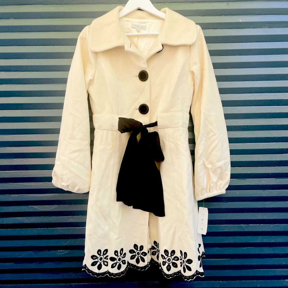 Beautiful NWT Liquid wool/nylon Coat with Sash.  Size 6